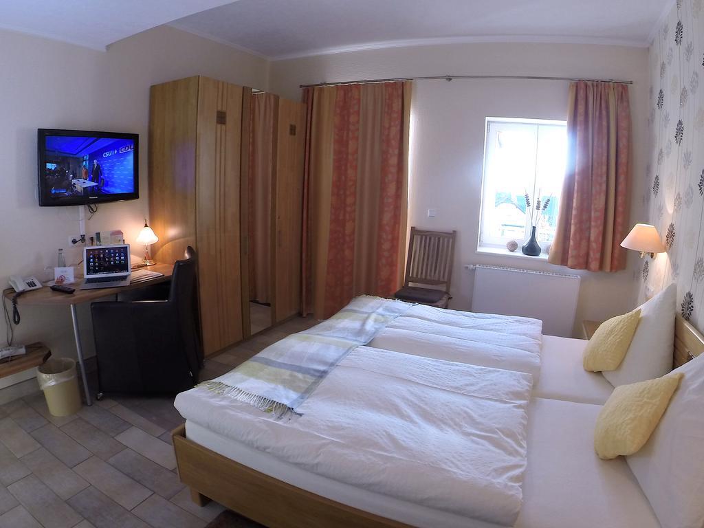Hotel Maurer Saarwellingen Bagian luar foto