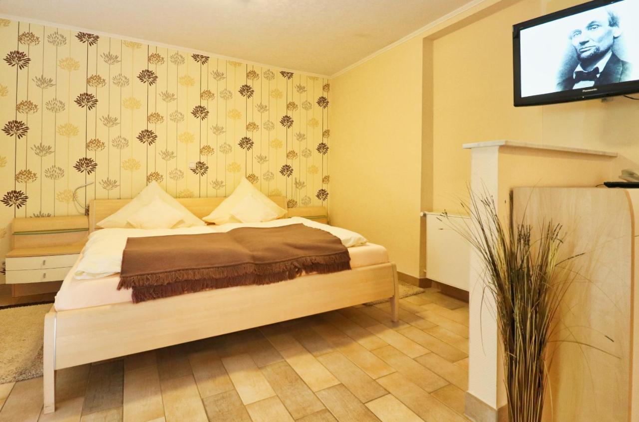 Hotel Maurer Saarwellingen Bagian luar foto