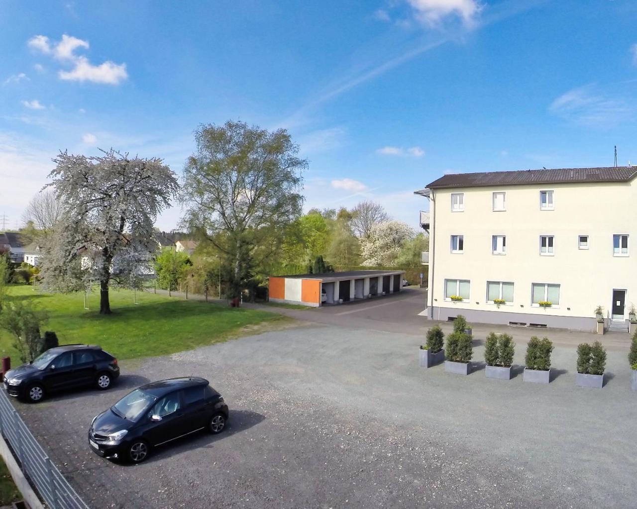 Hotel Maurer Saarwellingen Bagian luar foto